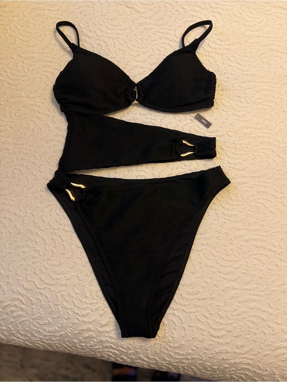 NWT Abercrombie Black
Textured Cut Out One Piece
Swimsuit Gold Hardware-Size Med